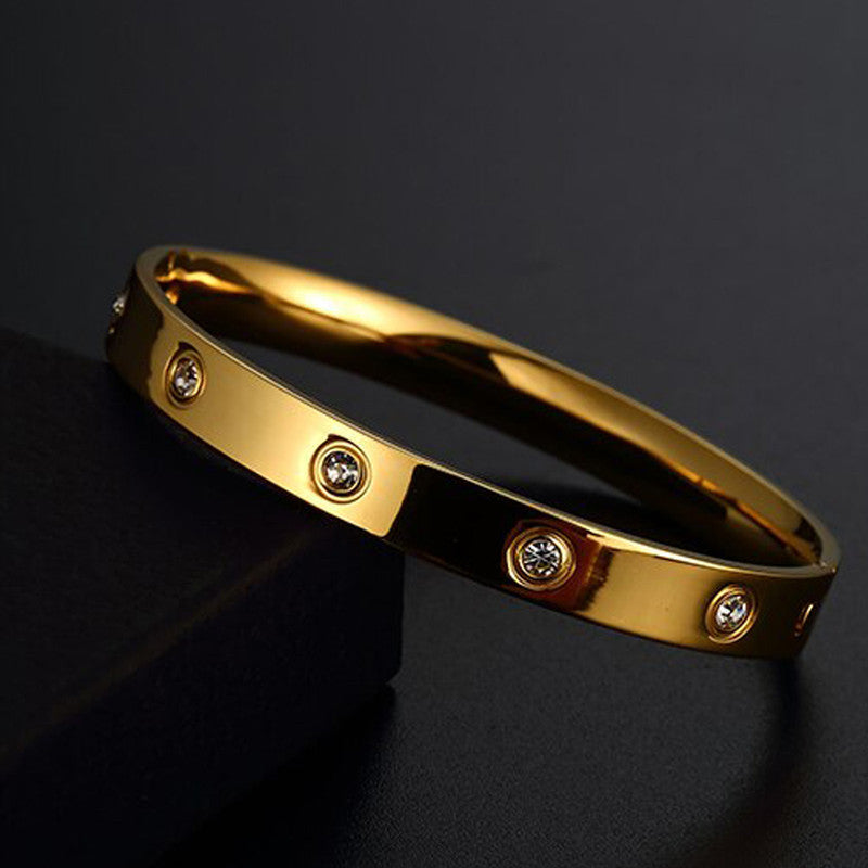 Luxury Screw Motif Gold Bracelet