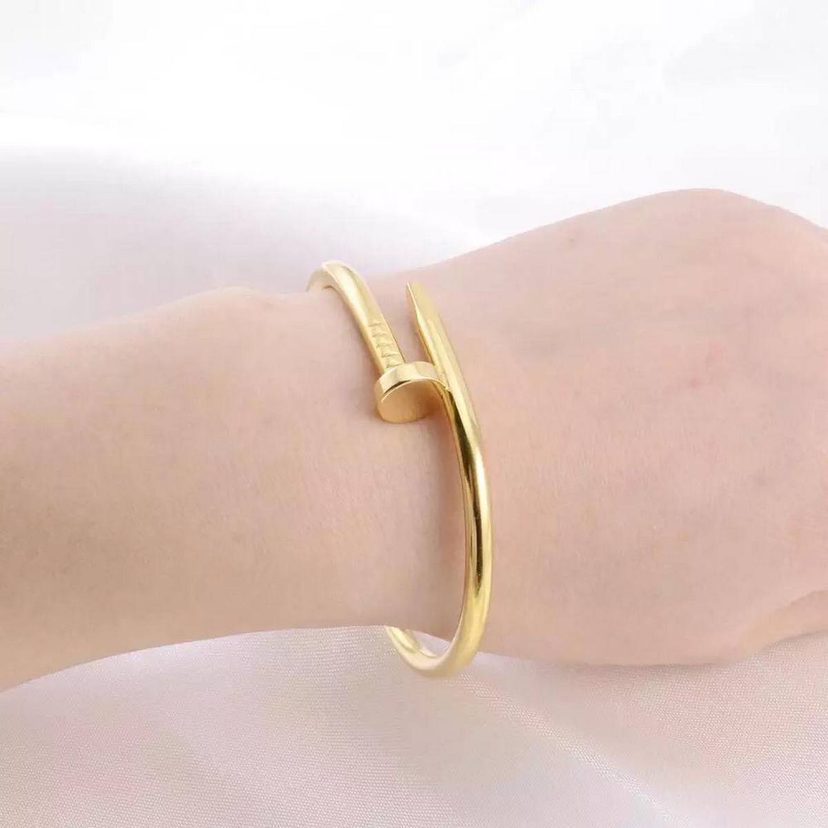 Classic Nail Design Gold Bracelet