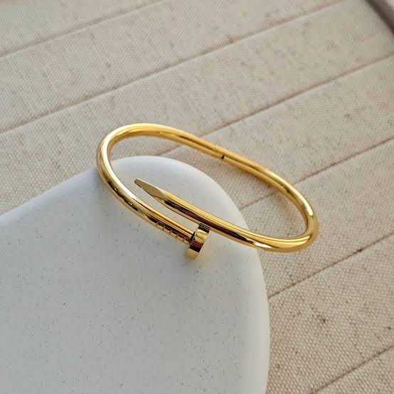 Classic Nail Design Gold Bracelet